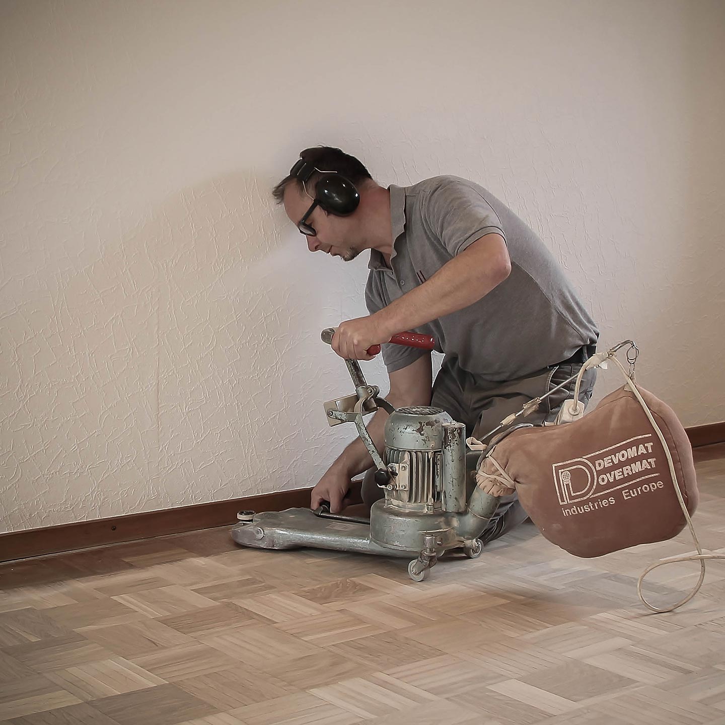 Mit einer Randschleifmaschine kommt man ideal zur ansatzlosen